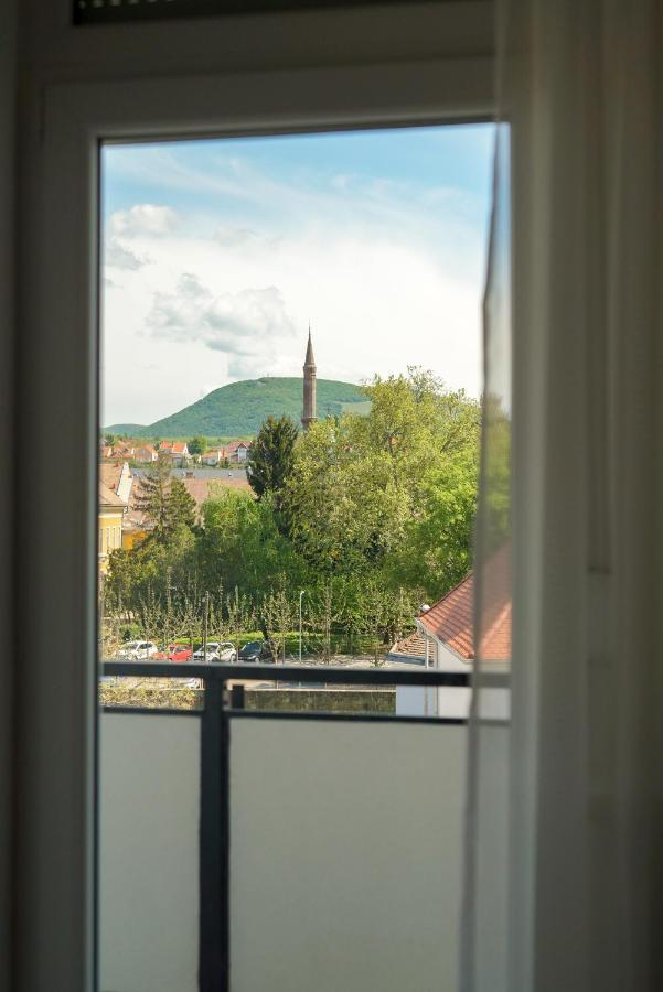 Illy Apartman Apartment Eger Bagian luar foto