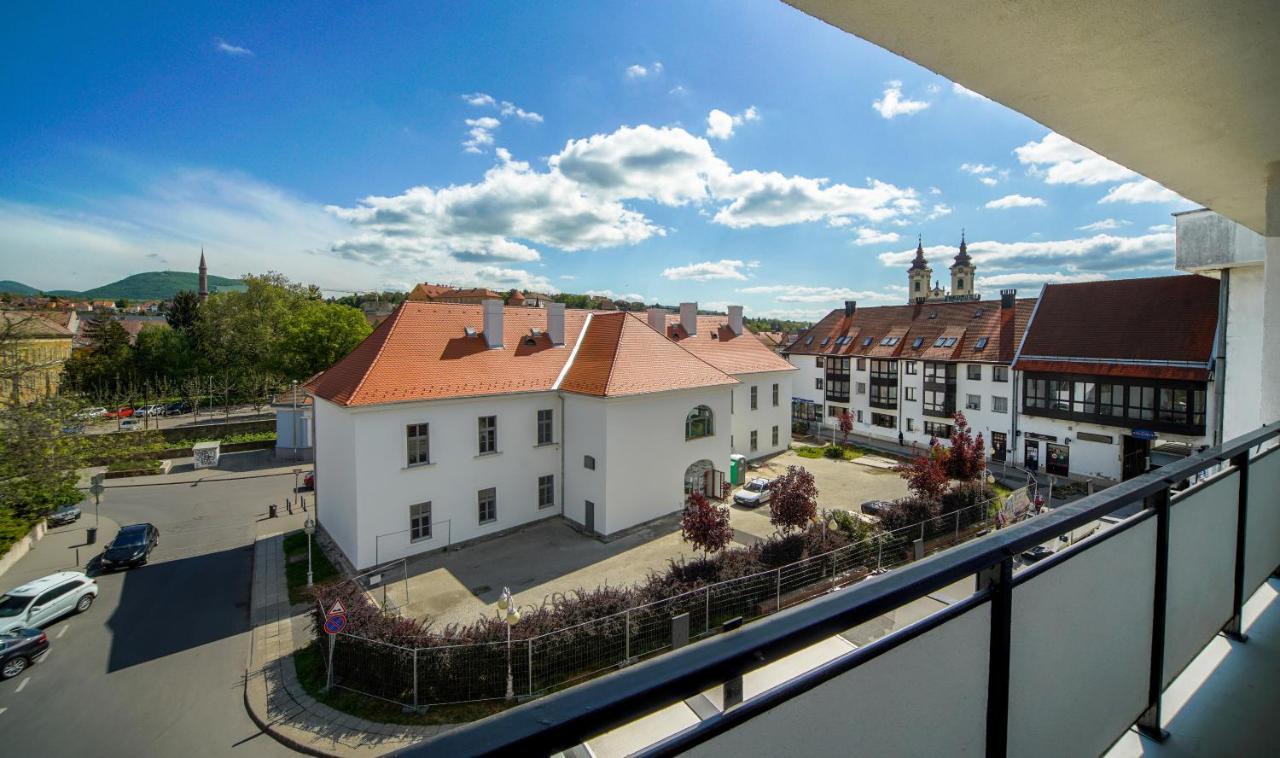 Illy Apartman Apartment Eger Bagian luar foto